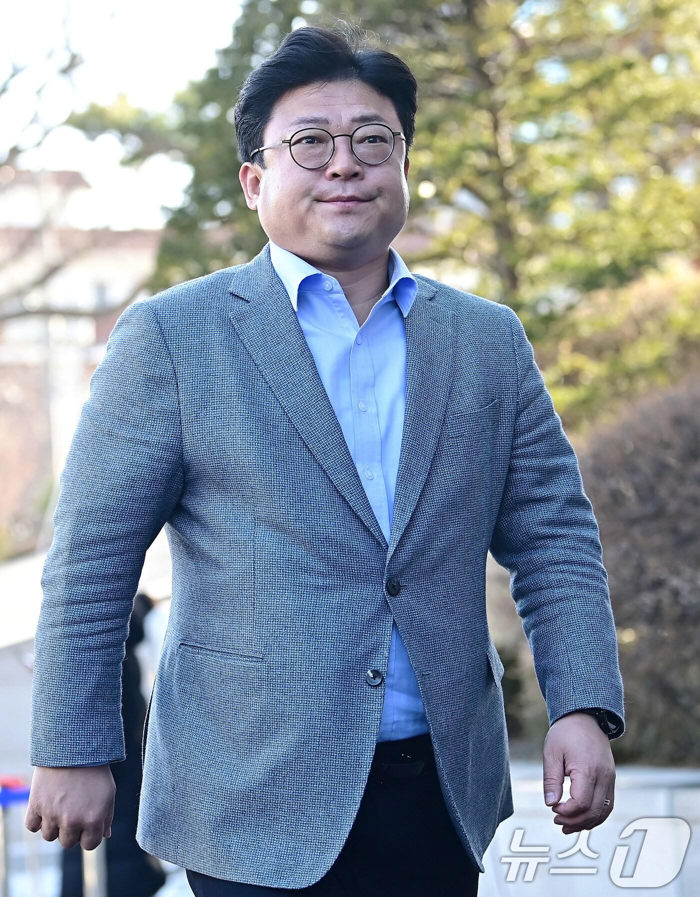 본문 이미지 - 강명구 국민의힘 의원이 13일 오전 서울 종로구 헌법재판소에서 열리는 윤석열 대통령 탄핵 심판 8차 변론기일에 참석하고 있다. 2025.2.13/뉴스1 ⓒ News1 사진공동취재단