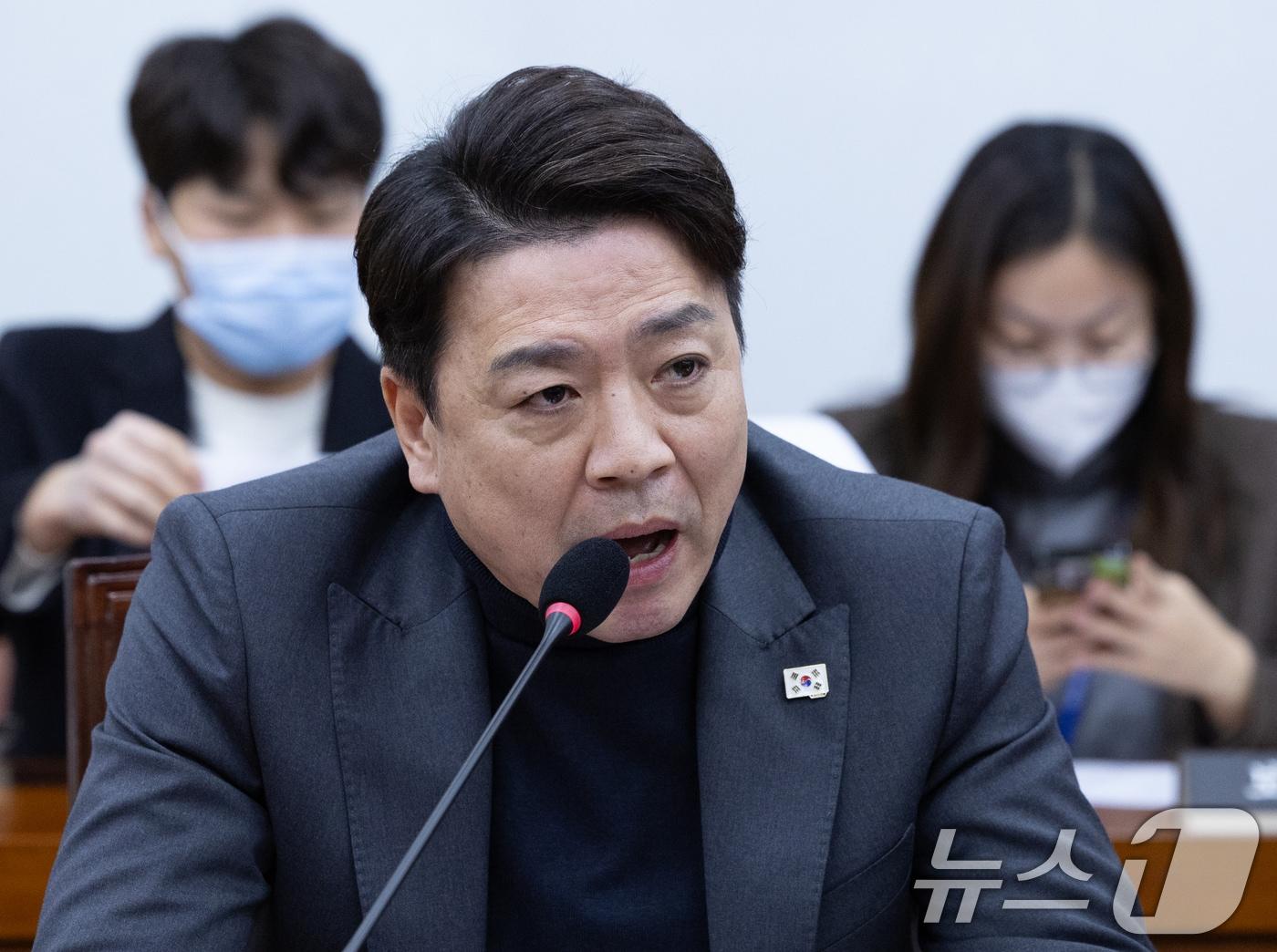 본문 이미지 - 부승찬 더불어민주당 의원이 13일 오전 서울 여의도 국회에서 열린 제422회 국회&#40;임시회&#41; 윤석열 정부의 비상계엄 선포를 통한 내란 혐의 진상규명 국정조사특별위원회 제8차 전체회의에서 신상발언을 하고 있다. 2025.2.13/뉴스1 ⓒ News1 이재명 기자