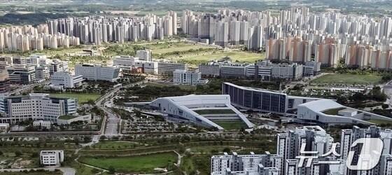 본문 이미지 - 내포신도시와 충남도청. (충남도 제공. 재판매 및 DB금지) /뉴스1