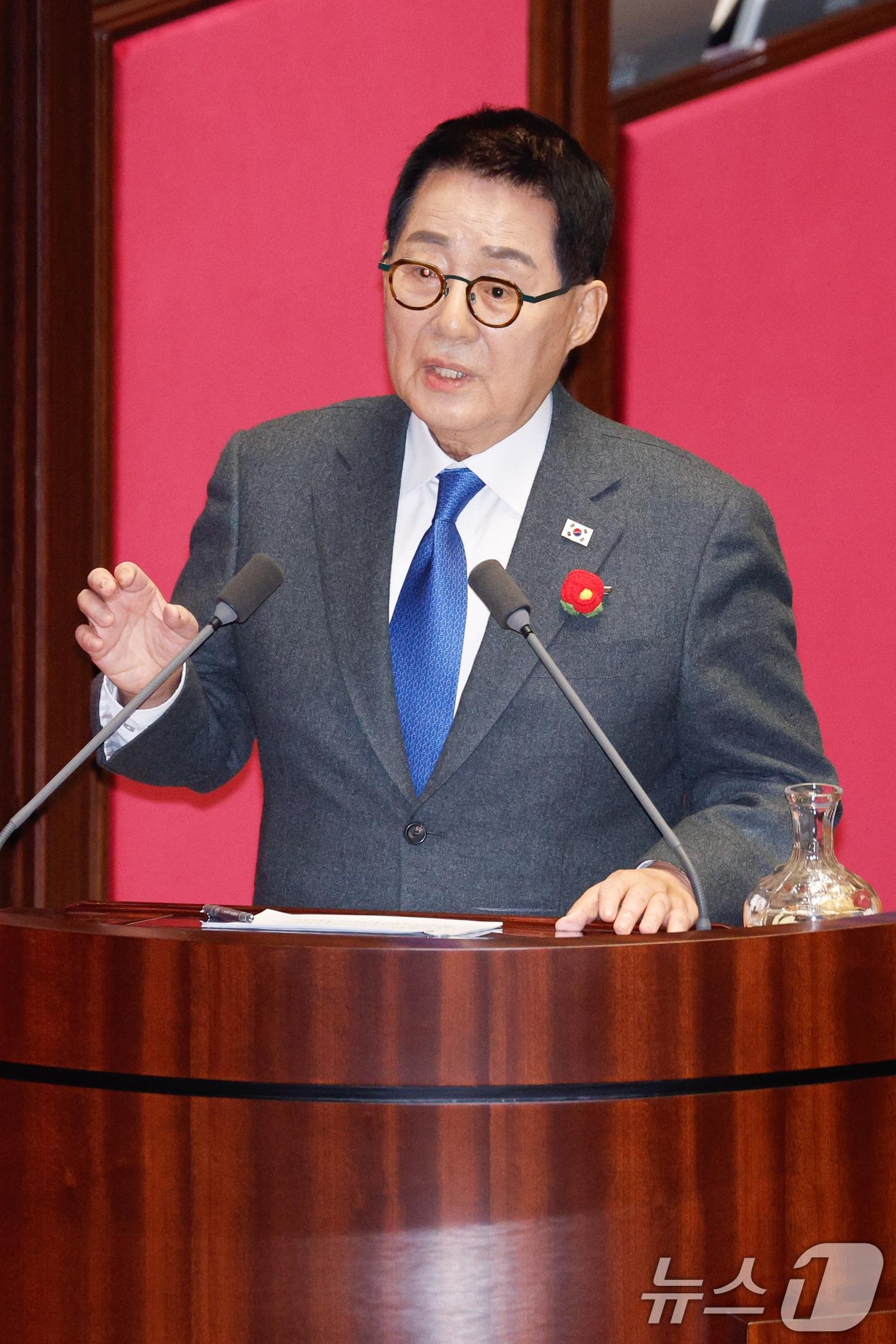 본문 이미지 - 박지원 더불어민주당 의원이 13일 오후 서울 여의도 국회에서 열린 제422회국회(임시회) 제5차 본회의에서 최상목 대통령 권한대행 부총리 겸 기획재정부 장관에게 경제에 관한 대정부 질문을 하고 있다. 2025.2.13/뉴스1 ⓒ News1 안은나 기자