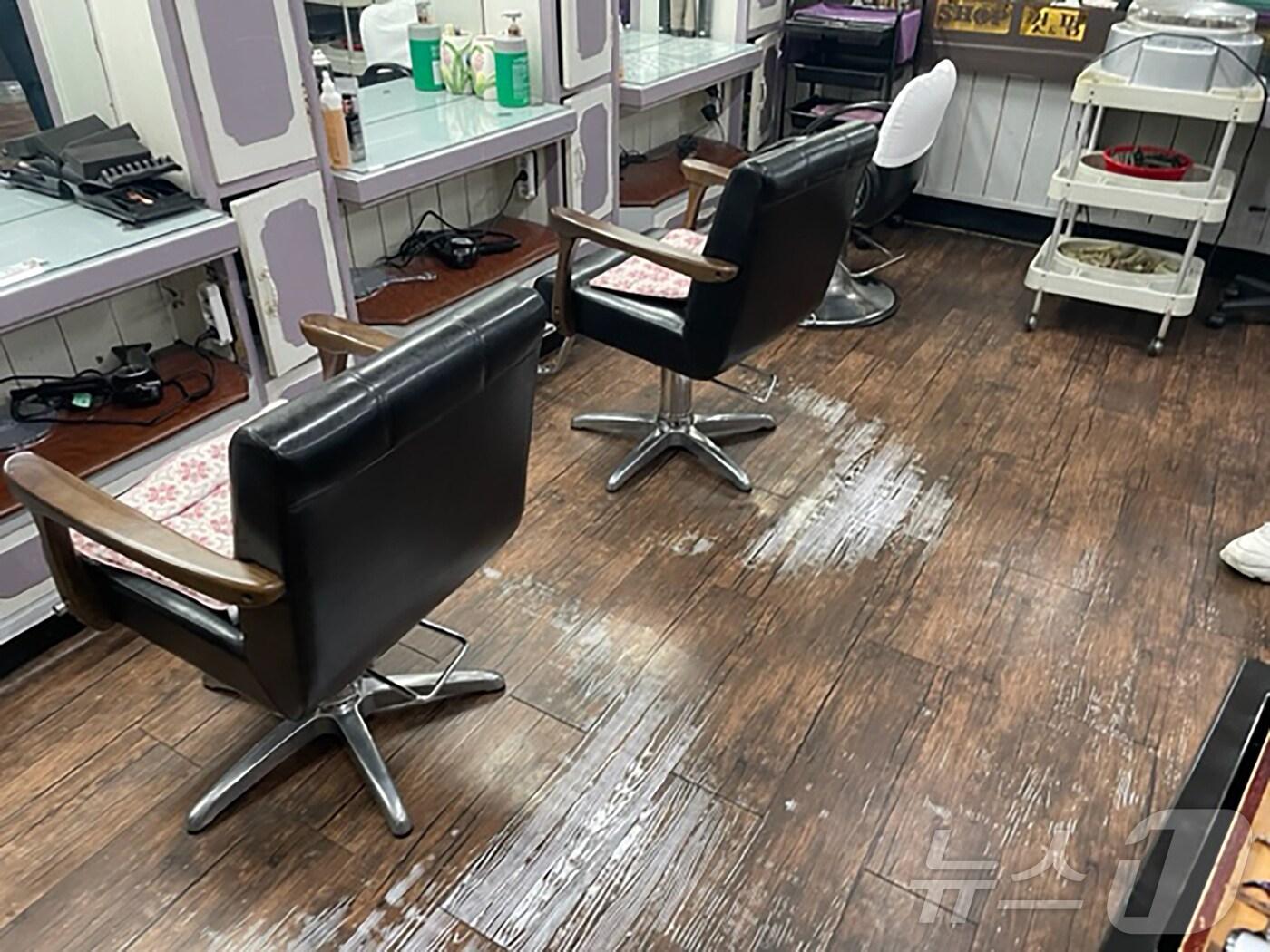 본문 이미지 - 노후된 미용실 모습(영주시 제공. 재판매 및 DB 금지)2025.2.13/뉴스1