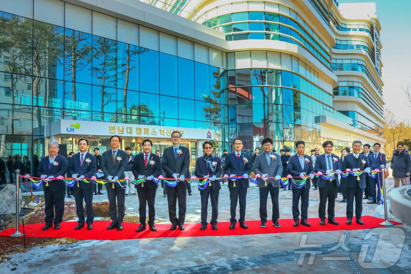 본문 이미지 - 한남대 캠퍼스혁신파크 산학연 혁신 허브동 1호 개소식 모습. (한남대 제공.재판매 및 DB금지)/뉴스1