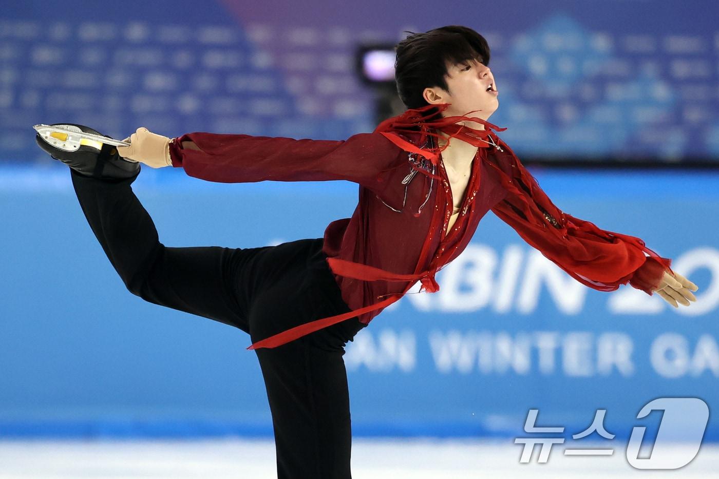 본문 이미지 - 피겨 차준환이 13일 중국 헤이룽장성 하얼빈 빙상훈련센터 다목적홀에서 열린 하얼빈 동계아시안게임 피겨 남자 싱글 프리스케이팅에서 연기를 펼치고 있다. 2025.2.13/뉴스1 ⓒ News1 이승배 기자