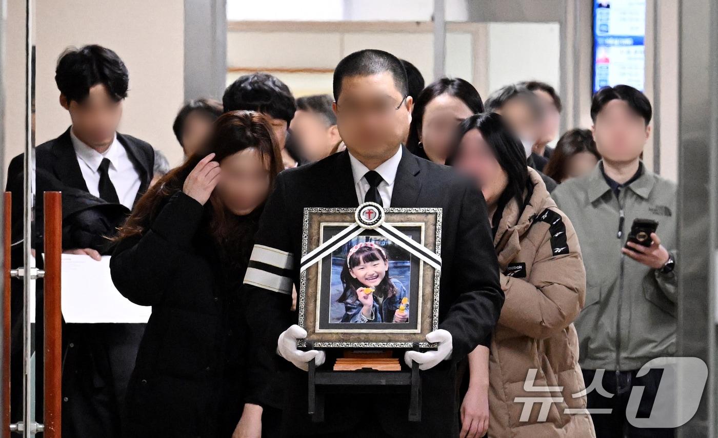 14일 오전 대전 서구 건양대병원 장례식장에서 김하늘 양의 발인식이 엄수되고 있다. (공동취재) 2025.2.14/뉴스1 ⓒ News1 김기태 기자