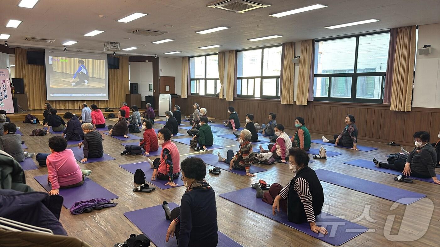 영동군 굿모닝 만성질환 어르신 건강교실 (영동군 제공. 재판매 및 DB금지) /뉴스1