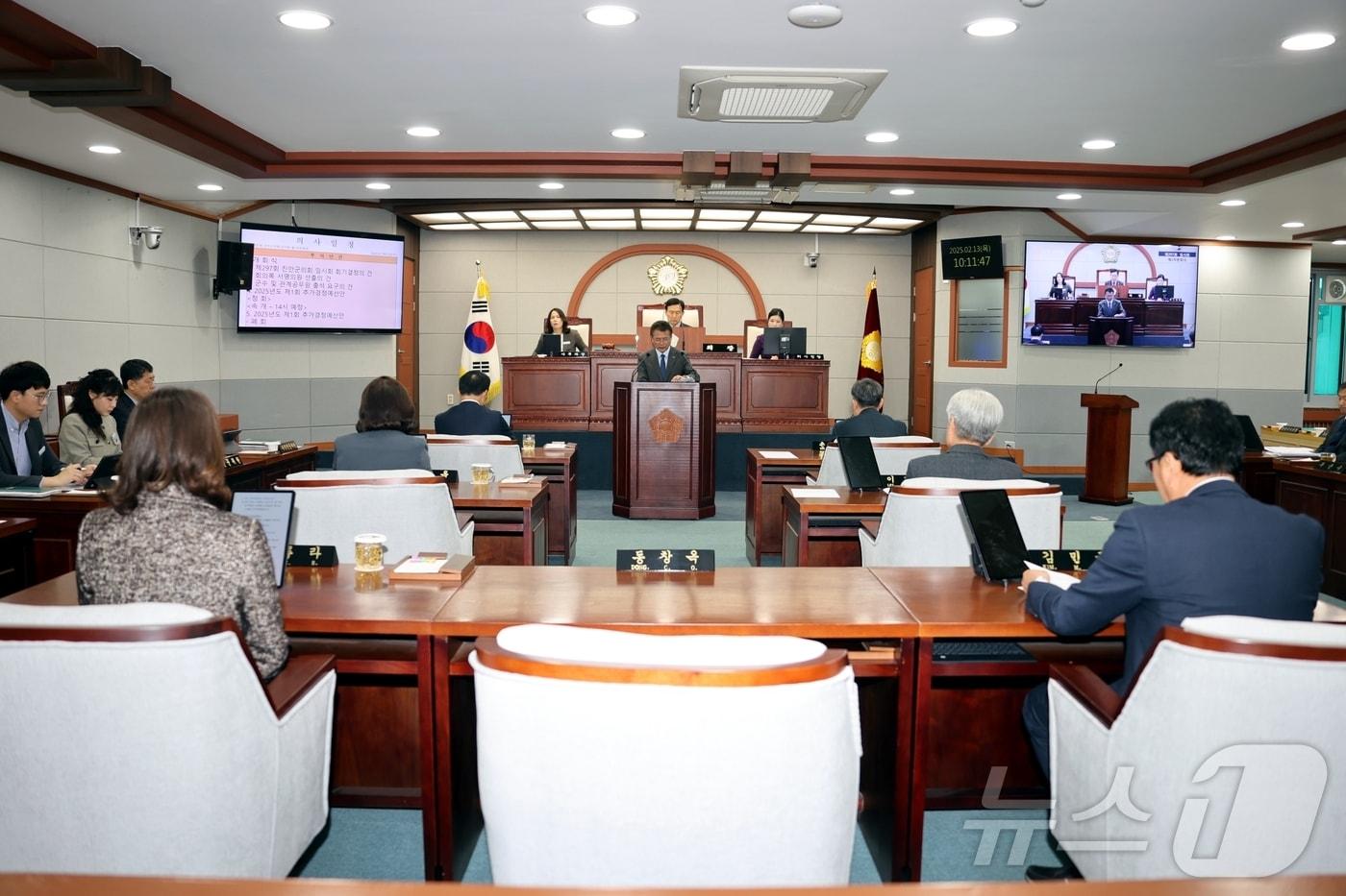 전북자치도 진안군의회가 민생경제 회복을 위한 임시회를 열고 ‘2025년 제1회 추가경정 세입·세출 예산안’을 처리했다.&#40;의회제공. 재판매 및 DB금지&#41;2025.2.14/뉴스1