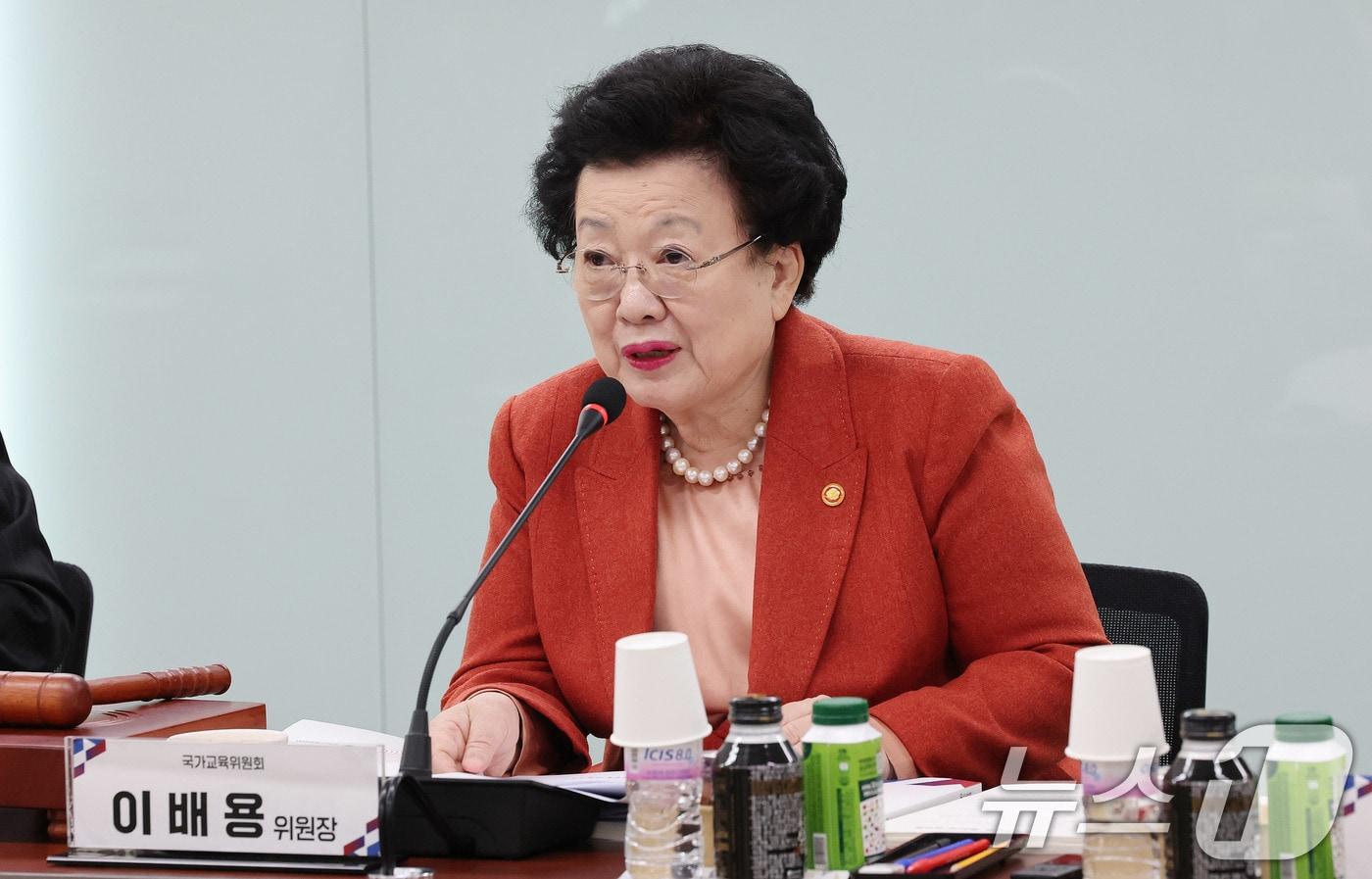 이배용 국가교육위원회 위원장이 14일 서울 종로구 정부서울청사에서 열린 제43차 국가교육위원회 회의에서 모두발언을 하고 있다. 2025.2.14/뉴스1 ⓒ News1 임세영 기자
