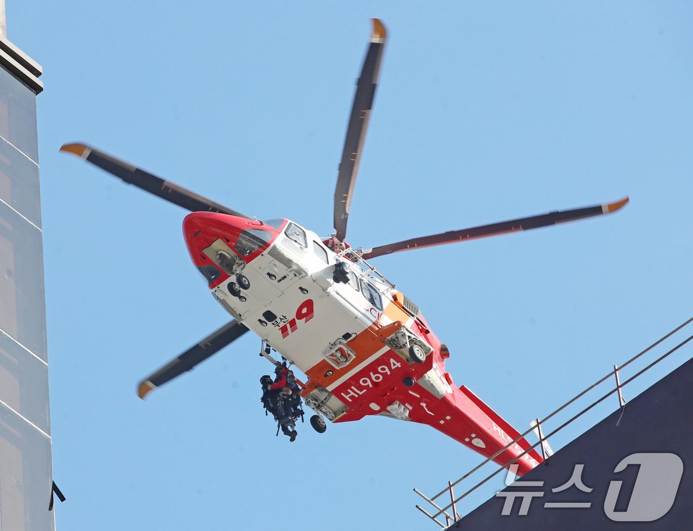 본문 이미지 - 소방헬기 자료사진(사진은 기사 내용과 무관함) / 뉴스1 ⓒ News1