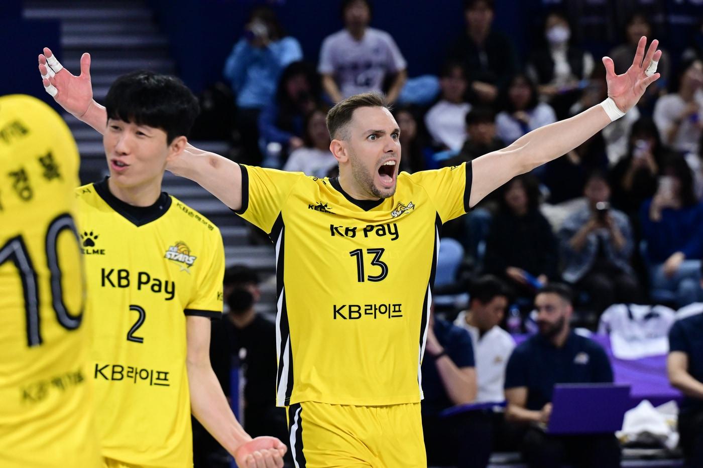 본문 이미지 - 포효하는 KB손해보험 외국인선수 비예나.(KOVO 제공)