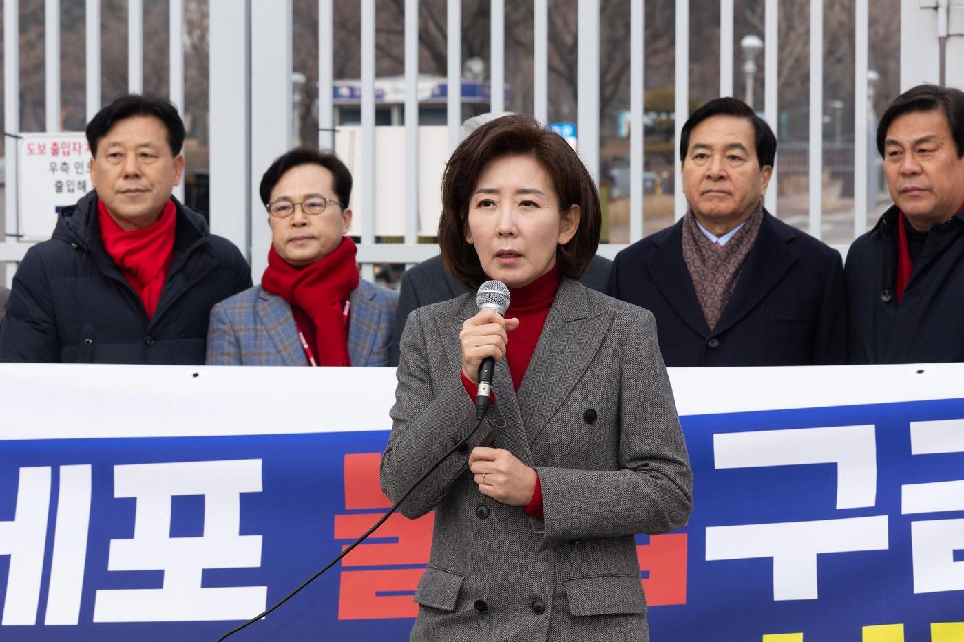 본문 이미지 - 나경원 국민의힘 의원과 탄핵반대 당협위원장 모임. (탄핵반대 당협위원장 모임 제공) ⓒ 뉴스1