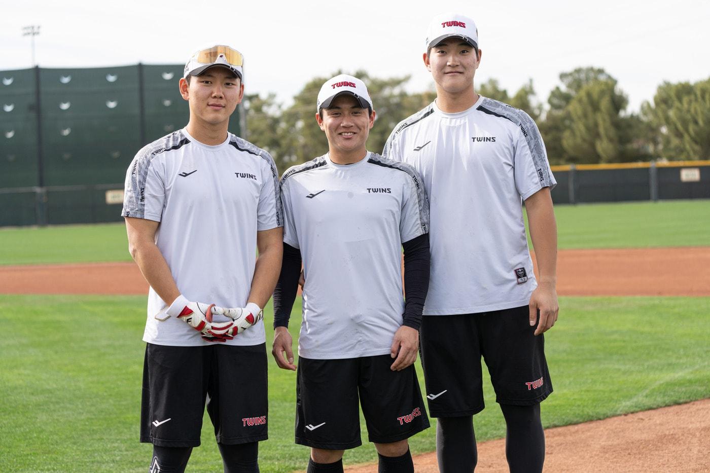 2025시즌 LG 트윈스에서 반등을 노리는 2022 드래프트 동기 이주헌 최원영 문정빈(왼쪽부터).  (LG 트윈스 제공)