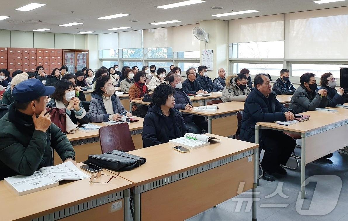 본문 이미지 - 대구 달서구 고독사 예방 돌봄 및 생활환경 개선 사업단 '달수·달희단' 교육 모습. (달서구 제공. 재판매 및 DB 금지)