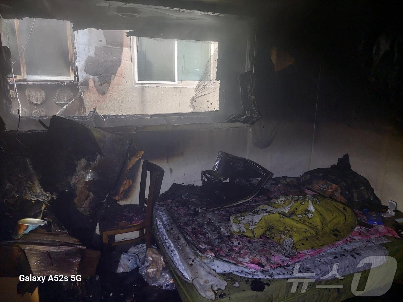 본문 이미지 - 16일 오전 7시 56분쯤 인천시 미추홀구 도화동 소재 아파트 6층에서 불이 났다.&#40;인천소방본부 제공. 재판매 및 DB금지&#41;2025.2.17/뉴스1