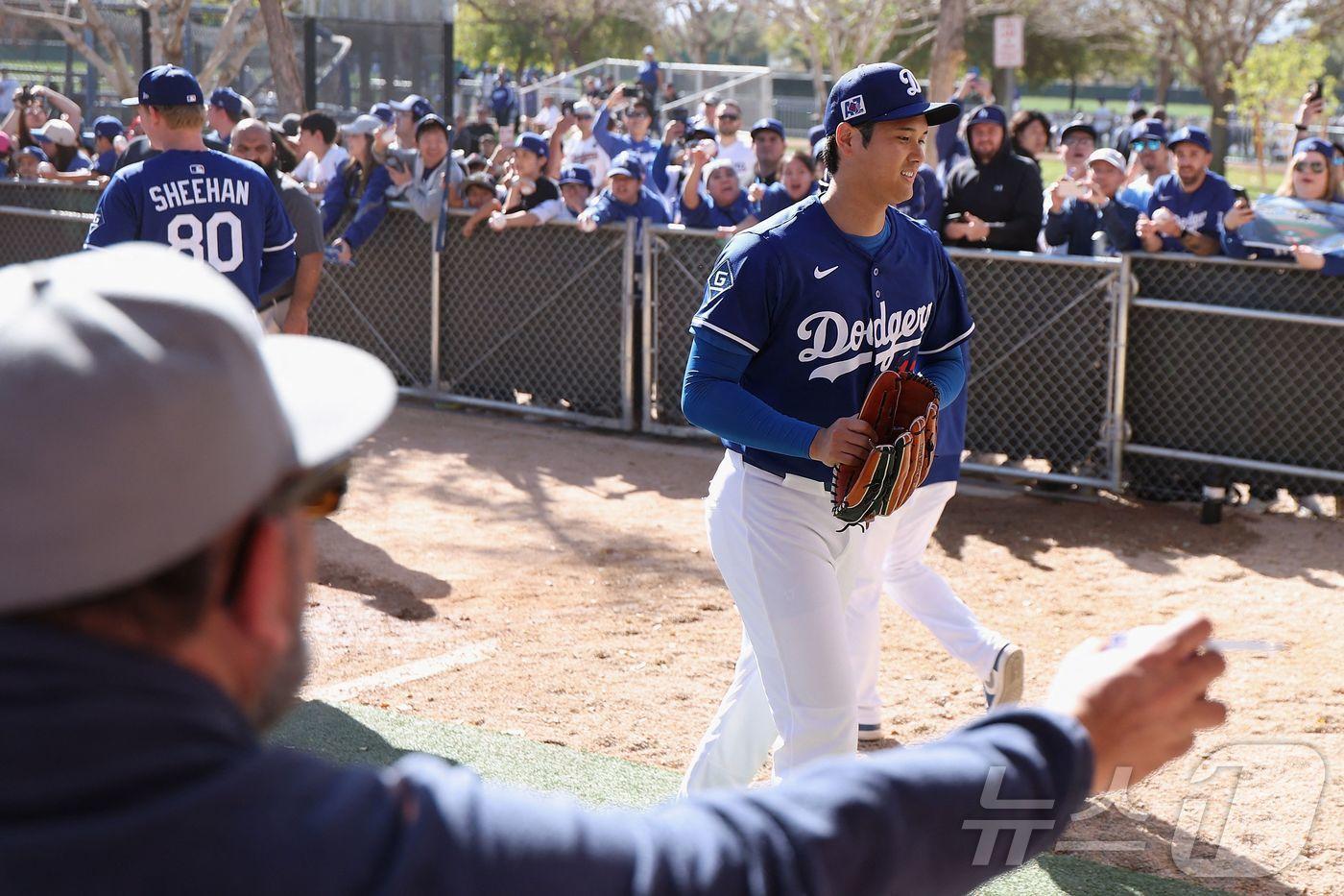 미국 애리조나주에서 진행 중인 LA 다저스 스프링캠프에 많은 팬들이 운집했다. ⓒ AFP=뉴스1
