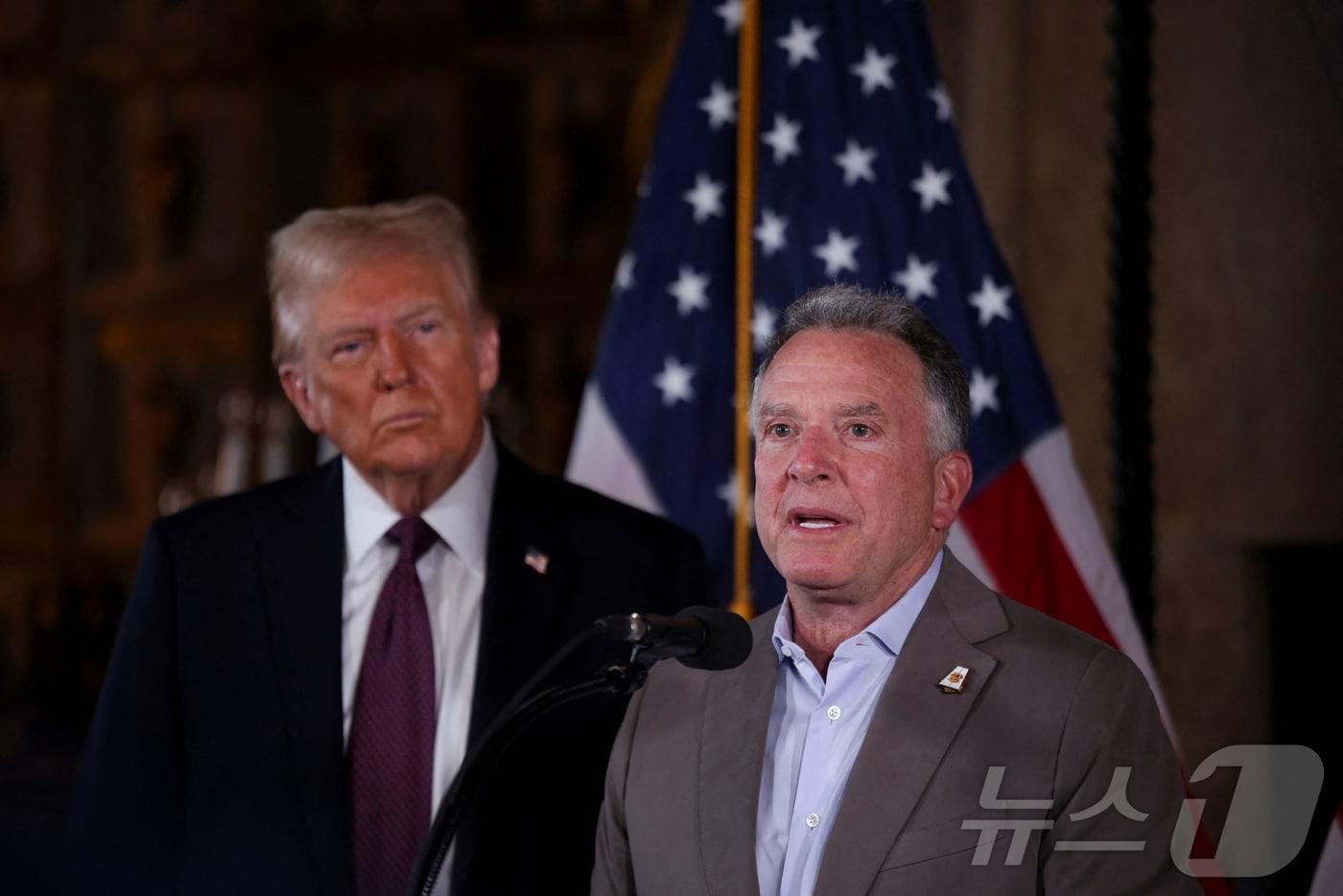 본문 이미지 - 스티브 위트코프 미국 중동특사(오른쪽)와 도널드 트럼프 미국 대통령. 2025.1.7 ⓒ 로이터=뉴스1 ⓒ News1 강민경 기자