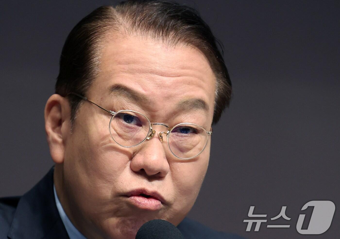 권영세 국민의힘 비상대책위원장이 17일 서울 중구 한국프레스센터 국제회의장에서 열린 관훈클럽 초청 토론회에서 기조연설을 하고 있다. 2025.2.17/뉴스1 ⓒ News1 오대일 기자