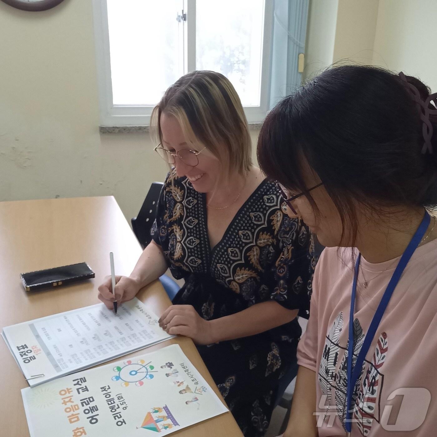 본문 이미지 - 속초시가족센터, 결혼이민자 통번역 서비스 실시.(속초시 제공, 재판매 및 DB 금지) 2025.2.17/뉴스1