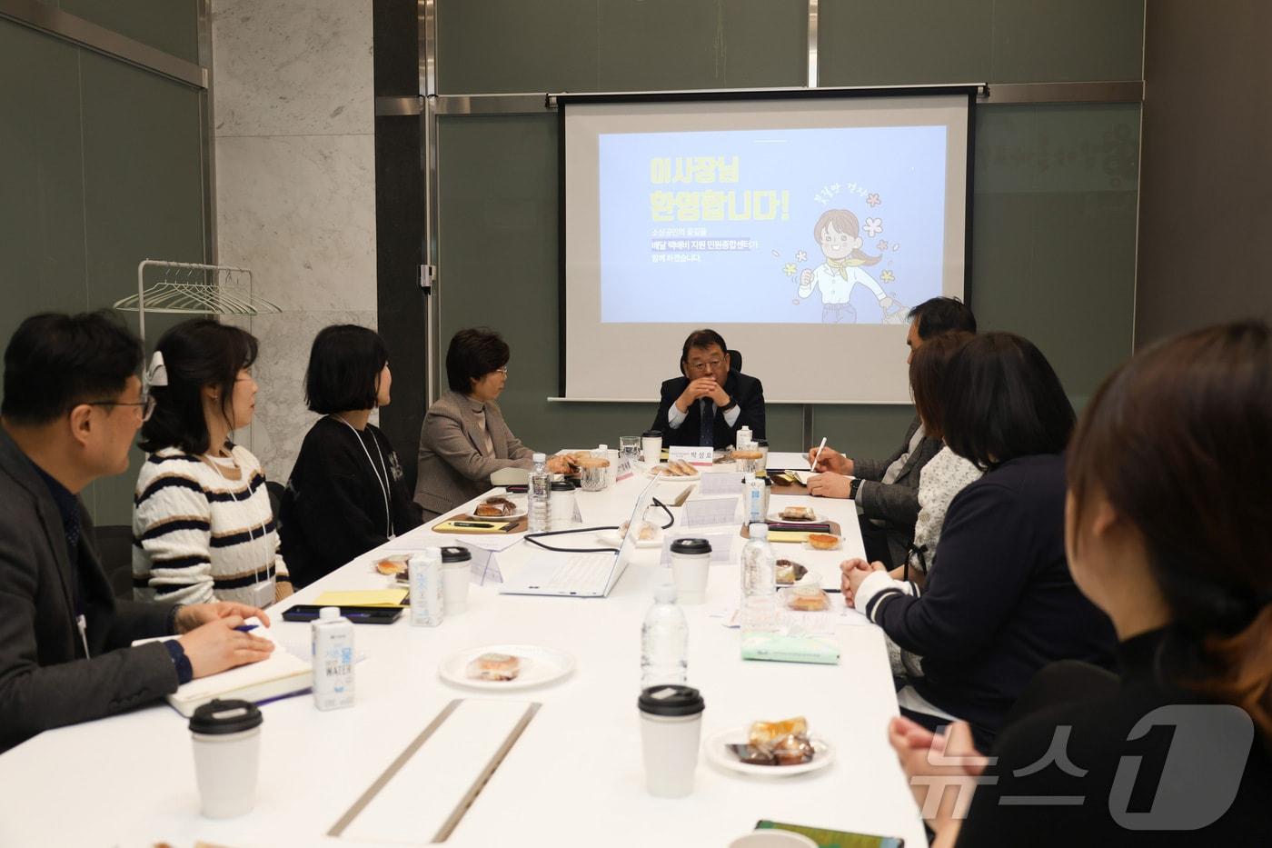 13일 박성효 소상공인시장진흥공단 이사장이 대전에 위치한 소상공인 배달·택배비 지원 콜센터에 방문해 사전 점검을 실시했다. &#40;소상공인시장진흥공단 제공&#41;