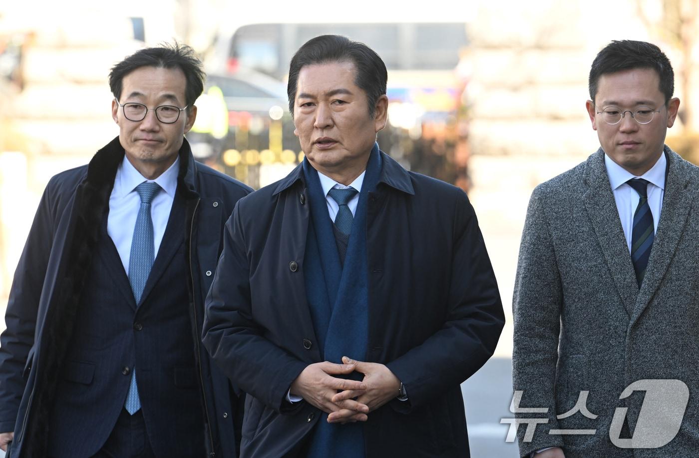 본문 이미지 - 정청래 국회 법사위원장이 17일 서울 종로구 헌법재판소에서 열린 이창수·조상원·최재훈 검사에 대한 탄핵심판 1차 변론에 출석하고 있다. (공동취재) 2025.2.17/뉴스1 ⓒ News1 김성진 기자