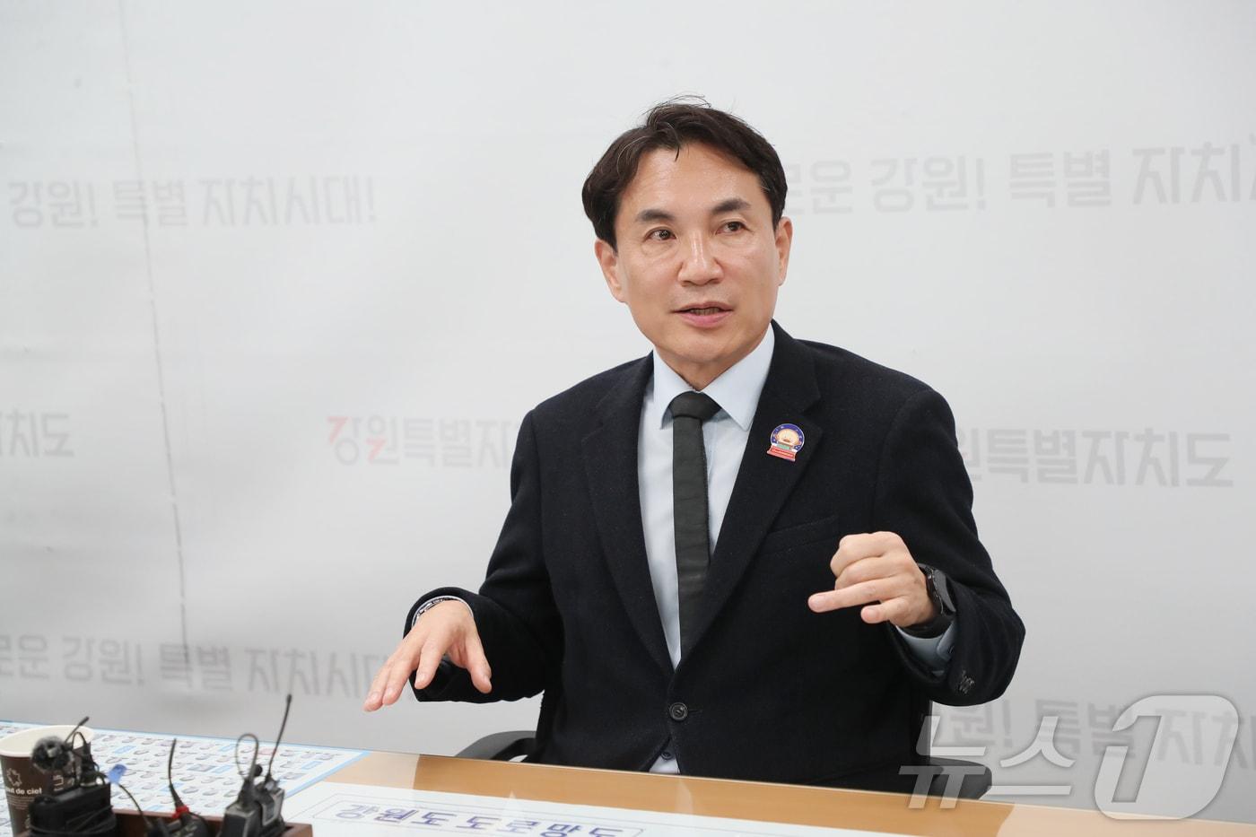 현안 브리핑에서 발언하는 김진태 강원도지사.(강원도 제공. 재판매 및 DB금지)/뉴스1