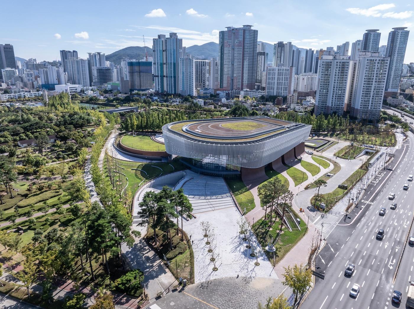 본문 이미지 - 6월 개관하는 부산콘서트홀 외부 전경 (클래식부산 제공)