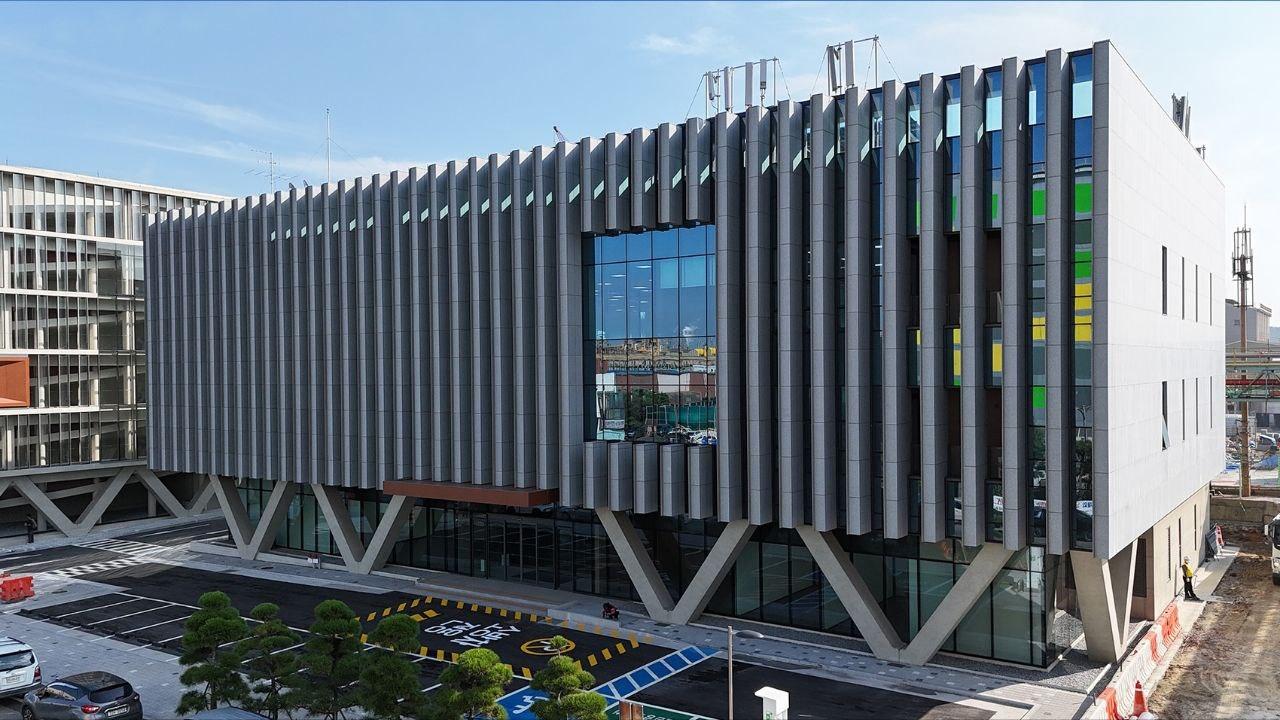 본문 이미지 - 고려아연 온산제련소 내 준공된 안전교육센터 전경(고려아연 제공)