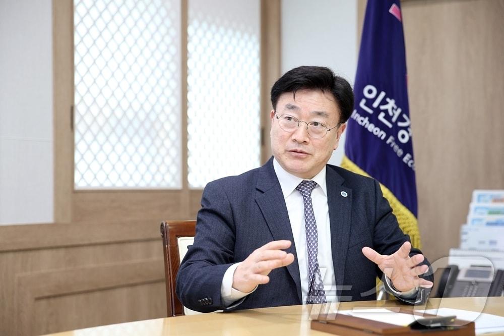 본문 이미지 - 윤원석 인천경제자유구역청장이 뉴스1과 인터뷰를 하고 있다. &#40;인천경제자유구역청 제공&#41; / 뉴스1