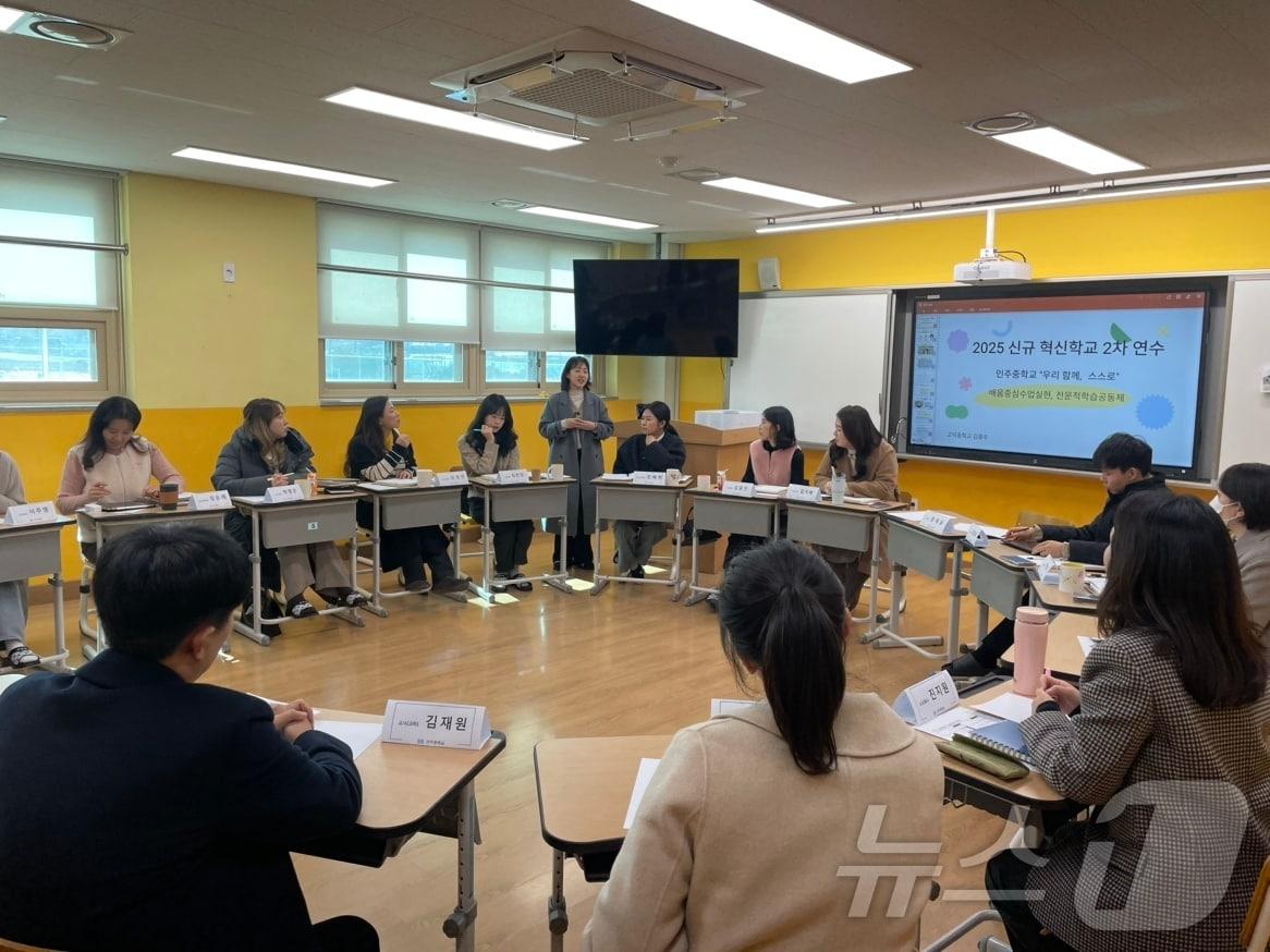 본문 이미지 - 충남교육청이 인주중학교에서 2025 신규 혁신학교 찾아가는 맞춤형 배움자리를 진행하고 있다. (충남교육청 제공. 재판매 및 DB금지) /뉴스1