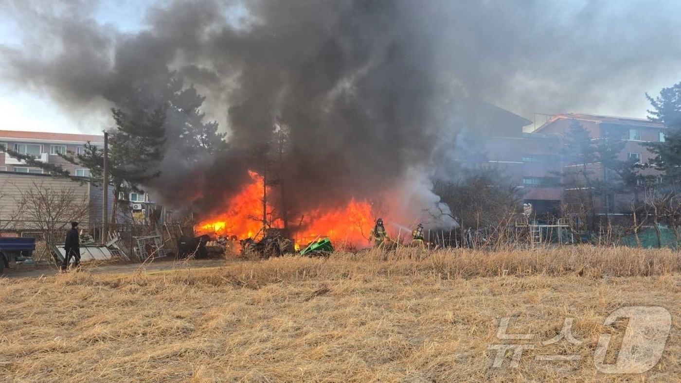 강원 강릉 주문진읍 주택화재 현장.(강릉소방서 제공, 재판매 및 DB 금지) 2025.2.17/뉴스1