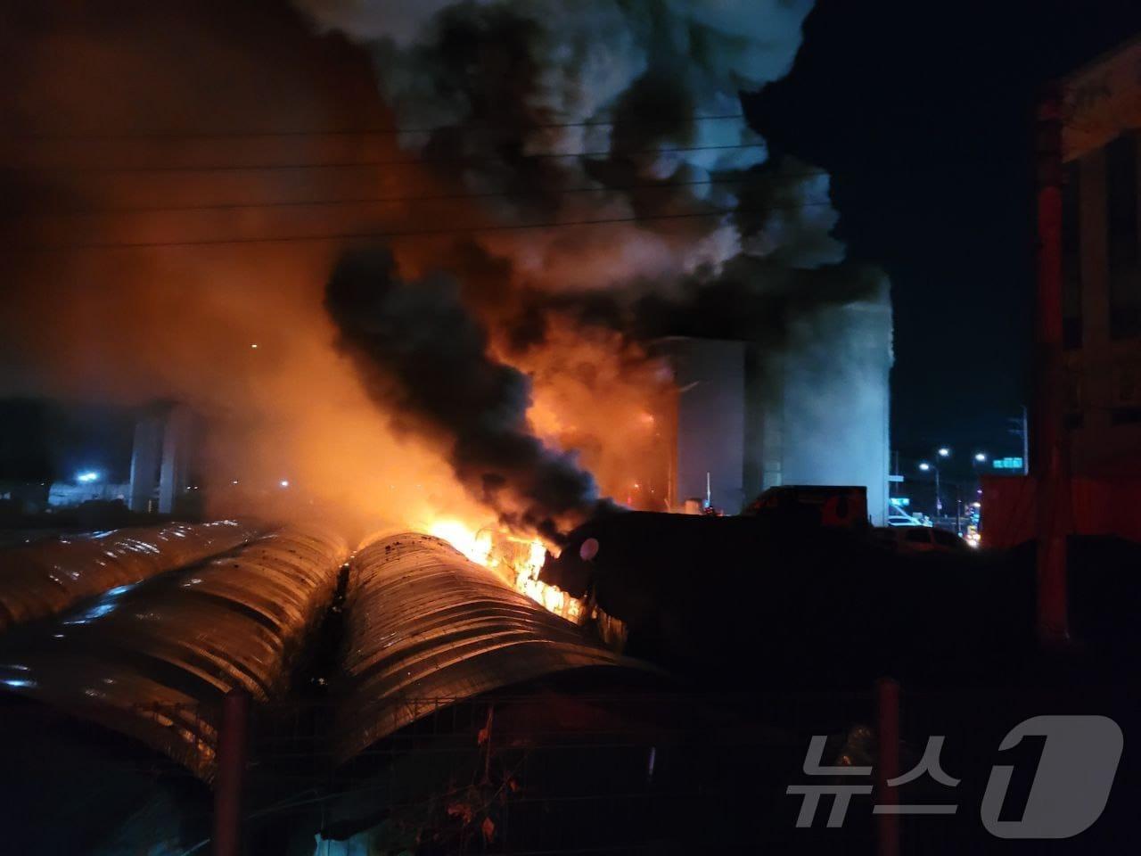 본문 이미지 - 화재 현장. (경기도소방재난본부 제공. 재판매 및 DB 금지) 2025.2.18/뉴스1