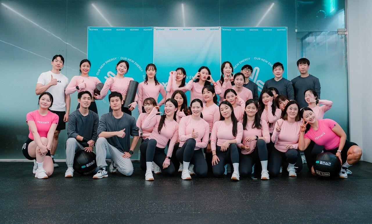 본문 이미지 - 젝시믹스&#40;XEXYMIX&#41;는 그룹 트레이닝 전문 브랜드 좋은습관PT스튜디오와 함께인터벌트레이닝 강좌 &#39;새해 다짐 클래스&#39;를 진행했다.&#40;젝시믹스제공&#41;