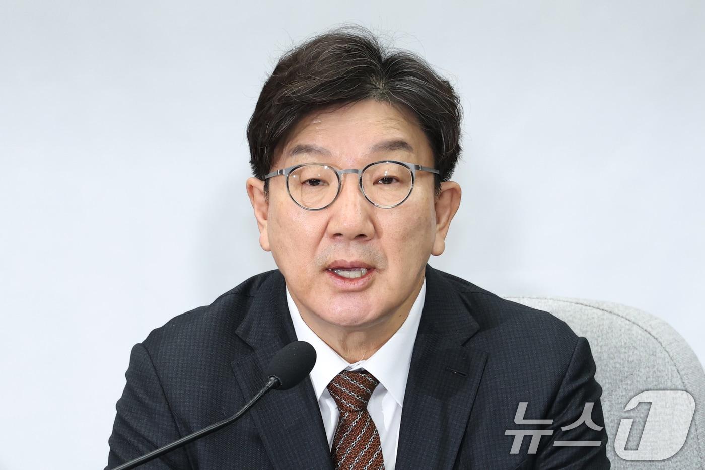 권성동 국민의힘 원내대표가 18일 오전 서울 여의도 국회에서 열린 원내대책회의에서 모두발언을 하고 있다. 2025.2.18/뉴스1 ⓒ News1 이광호 기자