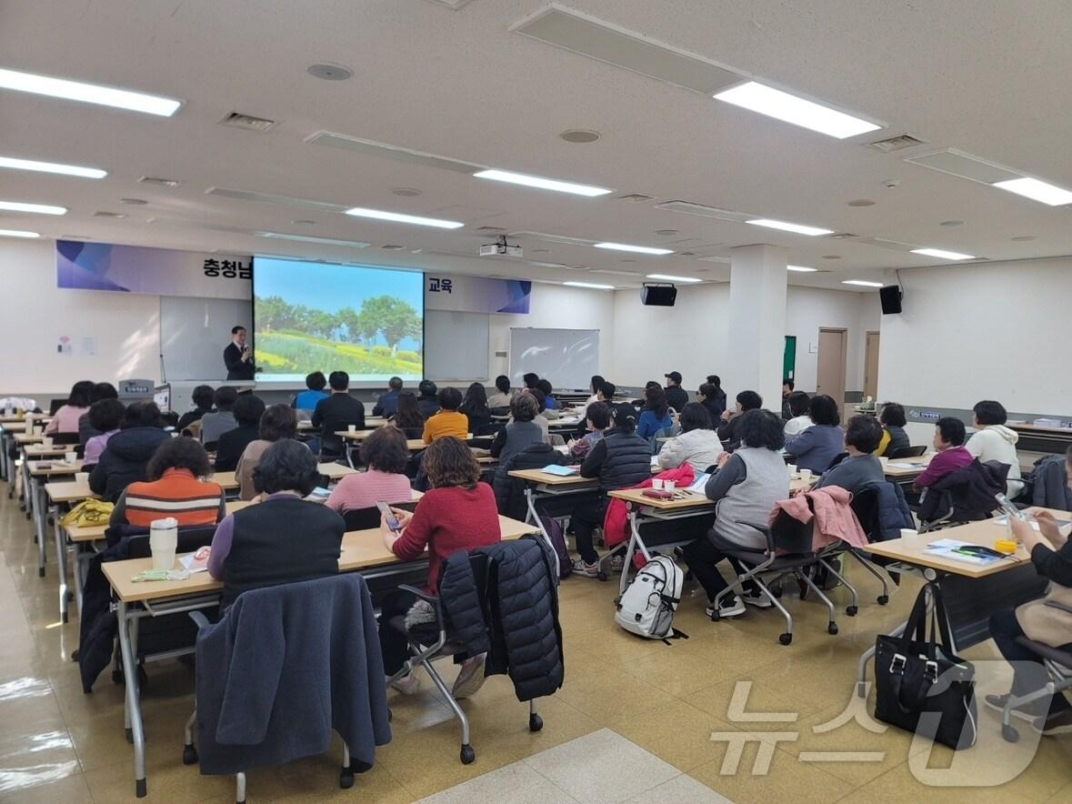 본문 이미지 - 충남교육청이 2월말 정년퇴직자 재취업지원서비스 교육을 진행하고 있다. (충남교육청 제공. 재판매 및 DB금지) /뉴스1