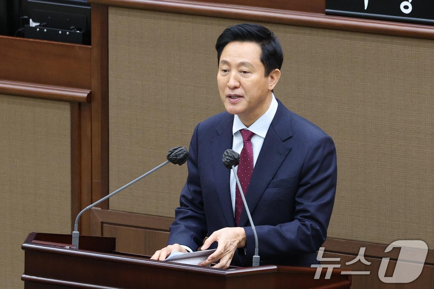 오세훈 서울시장이 18일 오후 서울 중구 서울시의회에서 열린 제328회 임시회 제1차 본회의에서 업무보고를 하고 있다. 2025.2.18/뉴스1 ⓒ News1 신웅수 기자