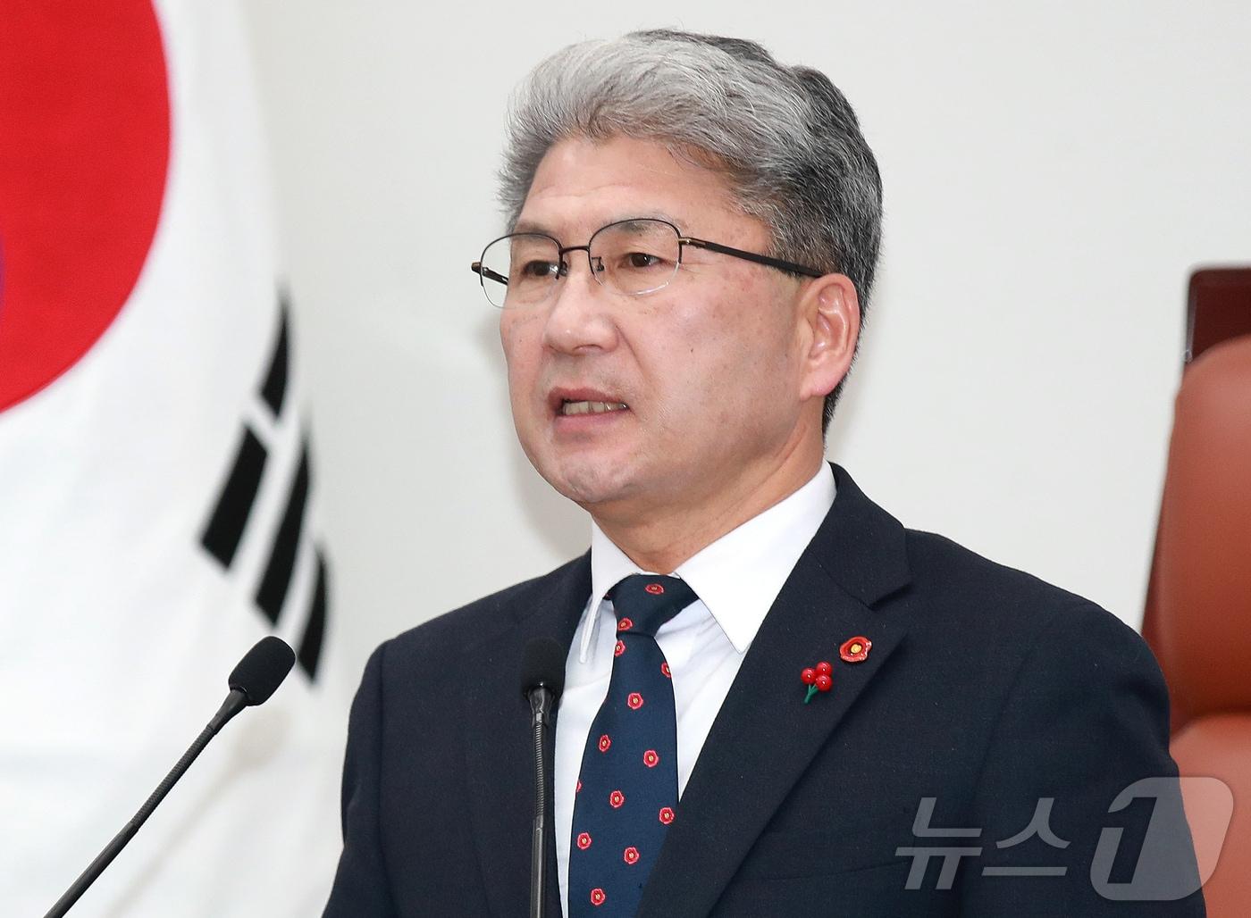 본문 이미지 - 이상봉 제주특별자치도의회 의장이 18일 오후 제435회 도의회 임시회 개회식에서 개회사를 하고 있다.&#40;제주특별자치도의회 제공, 재판매 및 DB 금지&#41;