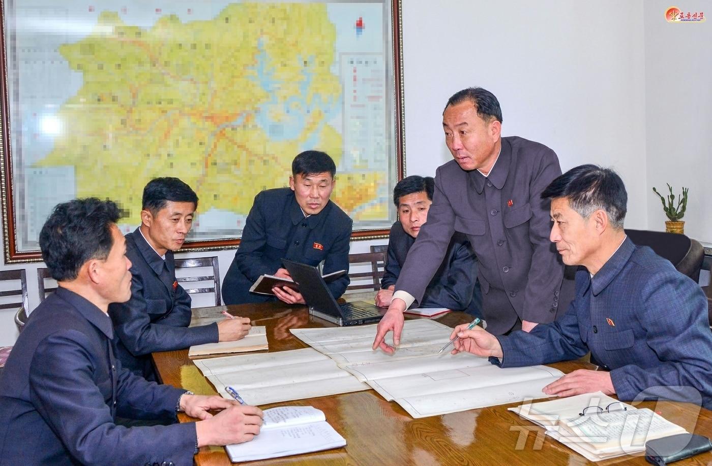 (평양 노동신문=뉴스1) = 북한 노동당 기관지 노동신문은 19일 덕천시 농업경영위원회에서 올해 두벌농사(이모작)를 잘 잣기 위한 대책들을 예견성 있게 세워나가고 있다고 보도했다. [국내에서만 사용가능. 재배포 금지. DB 금지. For Use Only in the Republic of Korea. Redistribution Prohibited] rodongphoto@news1.kr