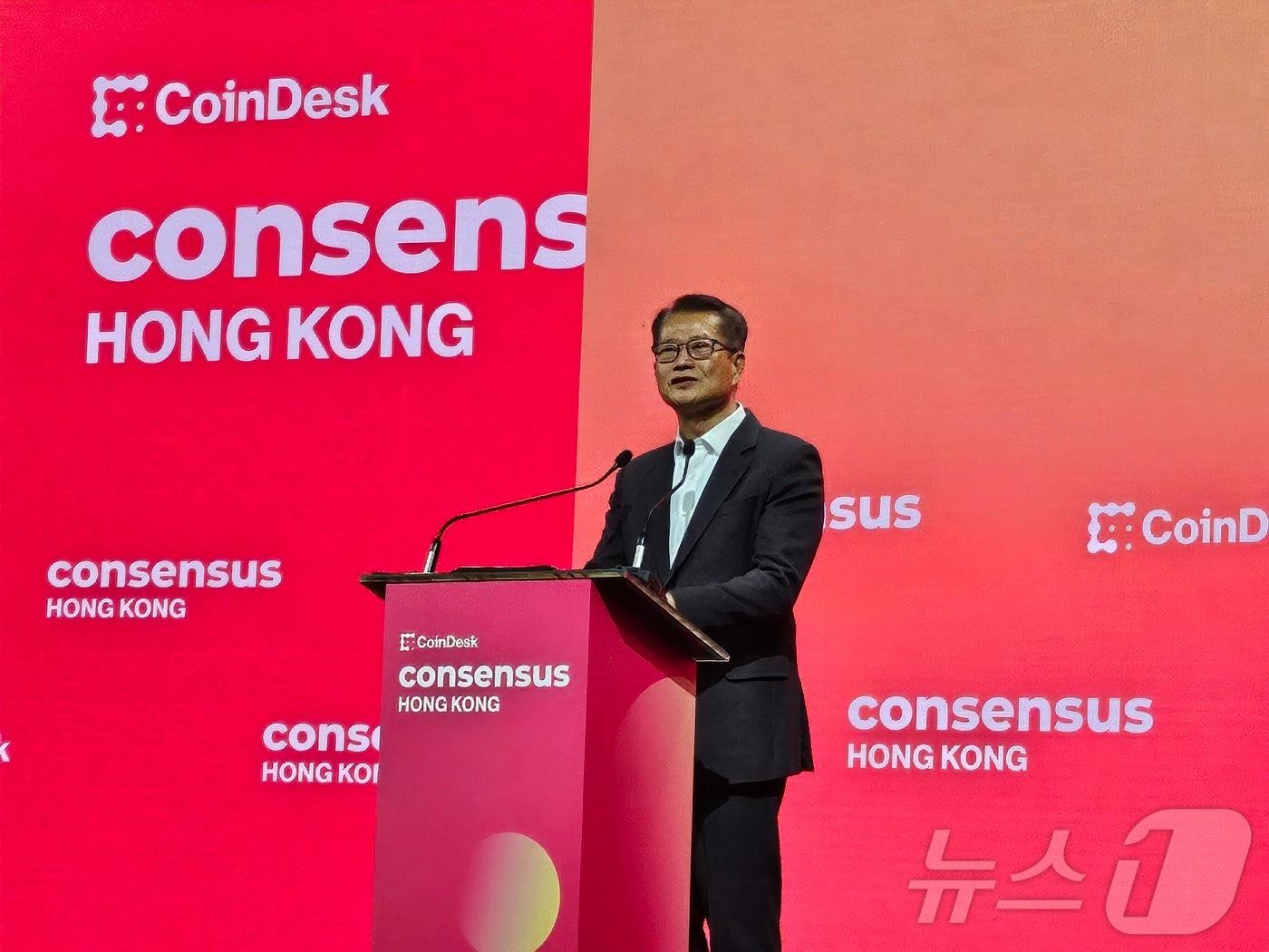 본문 이미지 - 폴 찬 홍콩 재무장관이 19일 &#39;컨센서스 홍콩&#39;에서 연설하고 있다.