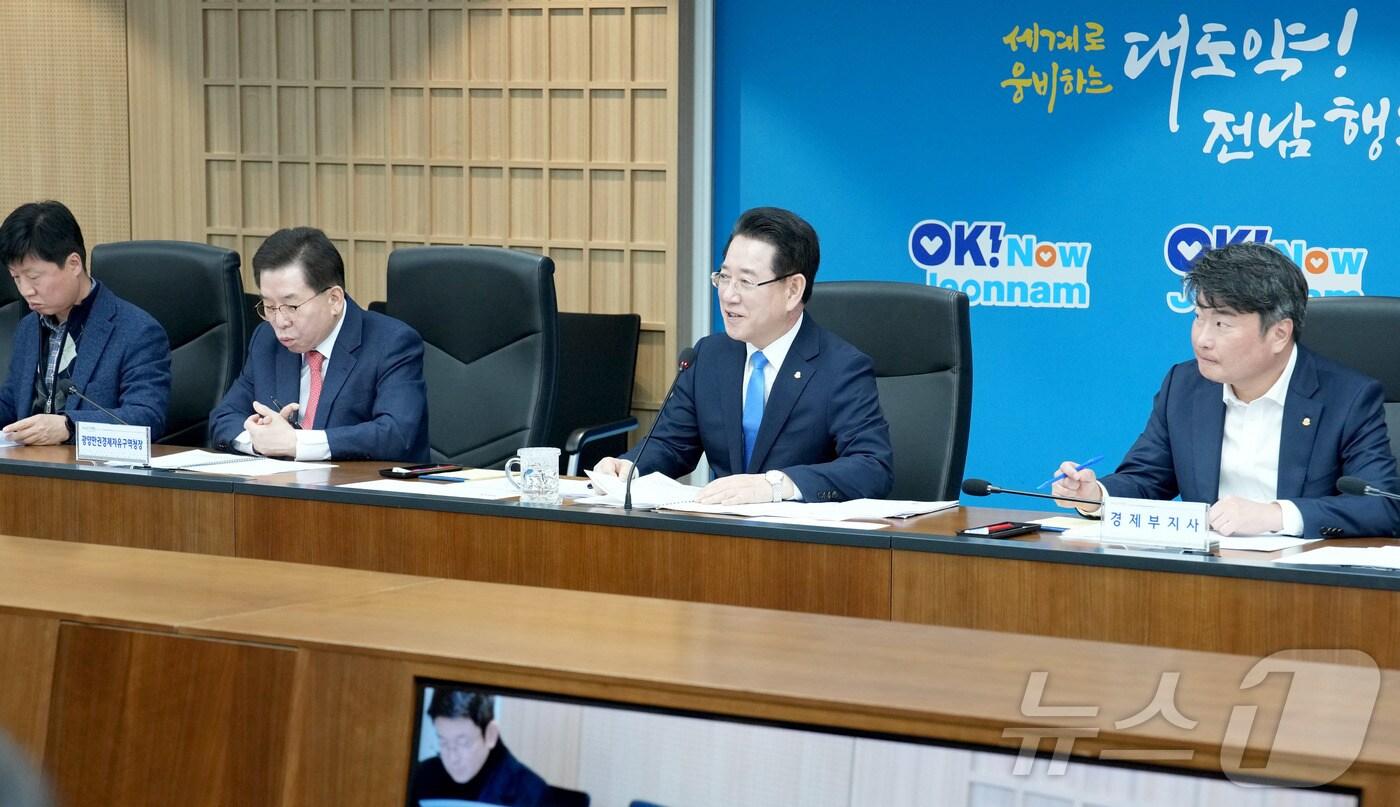 19일 오전 전라남도 동부청사에서 김영록 전라남도지사가 실국장 정책회의를 주재하고 있다.&#40;전남도 제공. 재판매 및 DB금지&#41; 2025.2.19/뉴스1 
