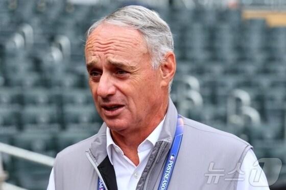 본문 이미지 -  롭 맨프레드 MLB 커미셔너. ⓒ AFP=뉴스1