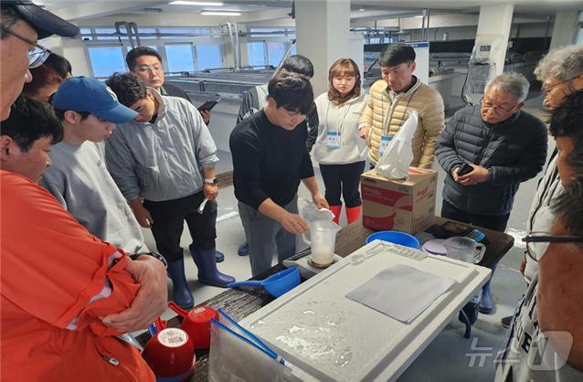 본문 이미지 - 2024년 친환경양식 기술교육 중급과정-양식장 실습교육(한국어촌어항공단 제공)