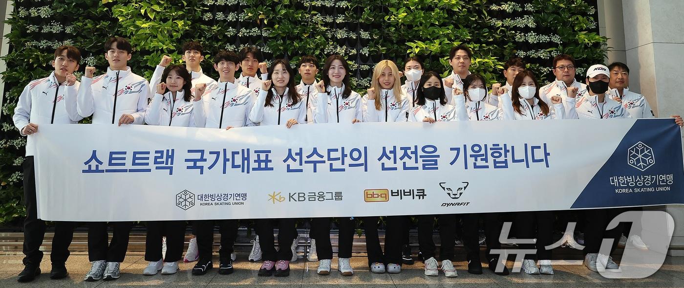 2025 하얼빈 동계 아시안게임에 나서는 대한민국 쇼트트랙 대표팀 선수들이 2일 오전 인천국제공항에서 출국 전 결의를 다지고 있다. 2025.2.2/뉴스1 ⓒ News1 김진환 기자