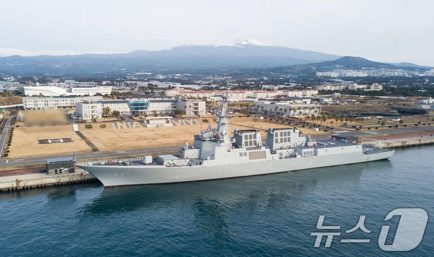 2일 해군기동함대사령부 소속 이지스구축함 정조대왕함이 해군제주기지에 정박하고 있다. (해군 제공) 2025.2.2/뉴스1 ⓒ News1 김진환 기자