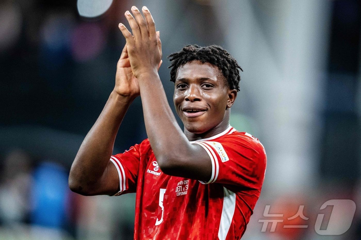 맨체스터 유나이티드에 입단한 수비수 파트리크 도르구. ⓒ AFP=뉴스1