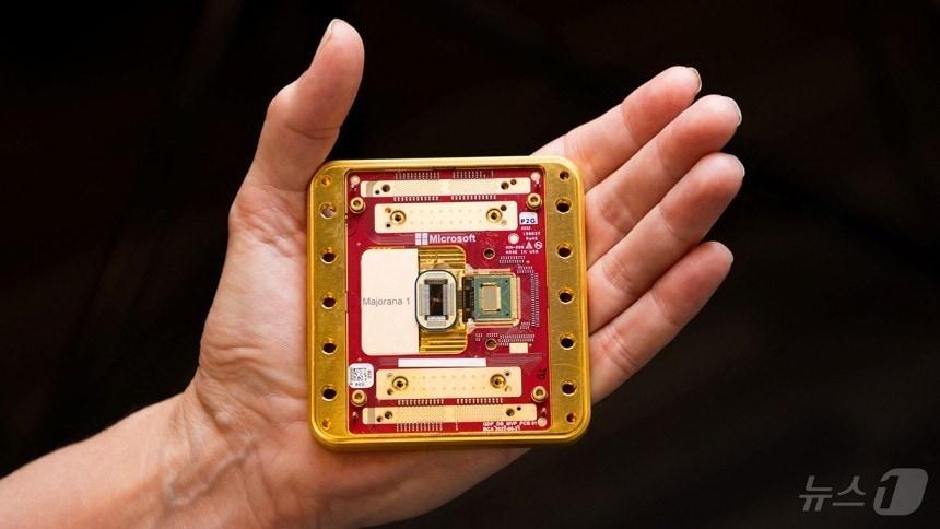 본문 이미지 - 마이크로소프트 양자 컴퓨팅 칩&#40;MS 제공&#41;