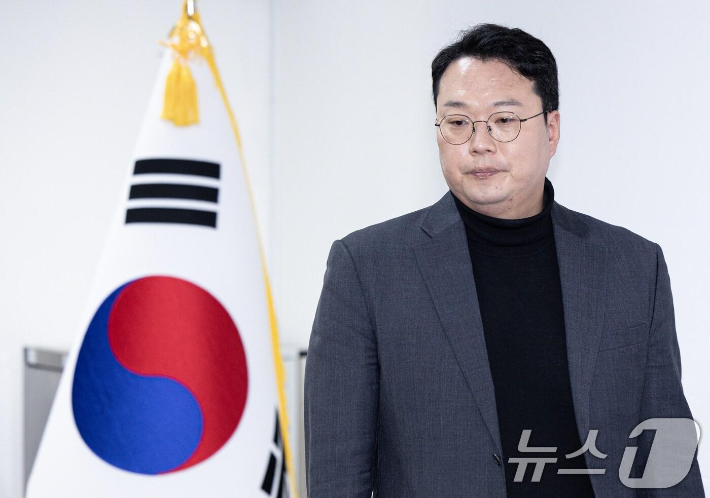 본문 이미지 - 천하람 개혁신당 당대표 권한대행 겸 원내대표가 20일 오전 서울 여의도 국회에서 열린 최고위원회의에 참석하고 있다. 2025.2.20/뉴스1 ⓒ News1 이재명 기자