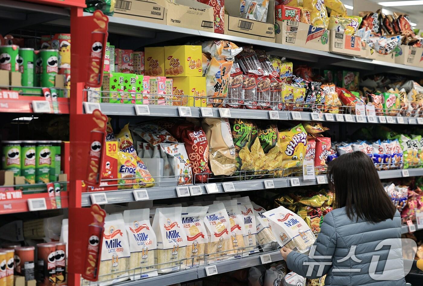 20일 오전 서울 시내 대형마트에서 시민들이 장을 보고 있다. 2025.2.20/뉴스1 ⓒ News1 박정호 기자