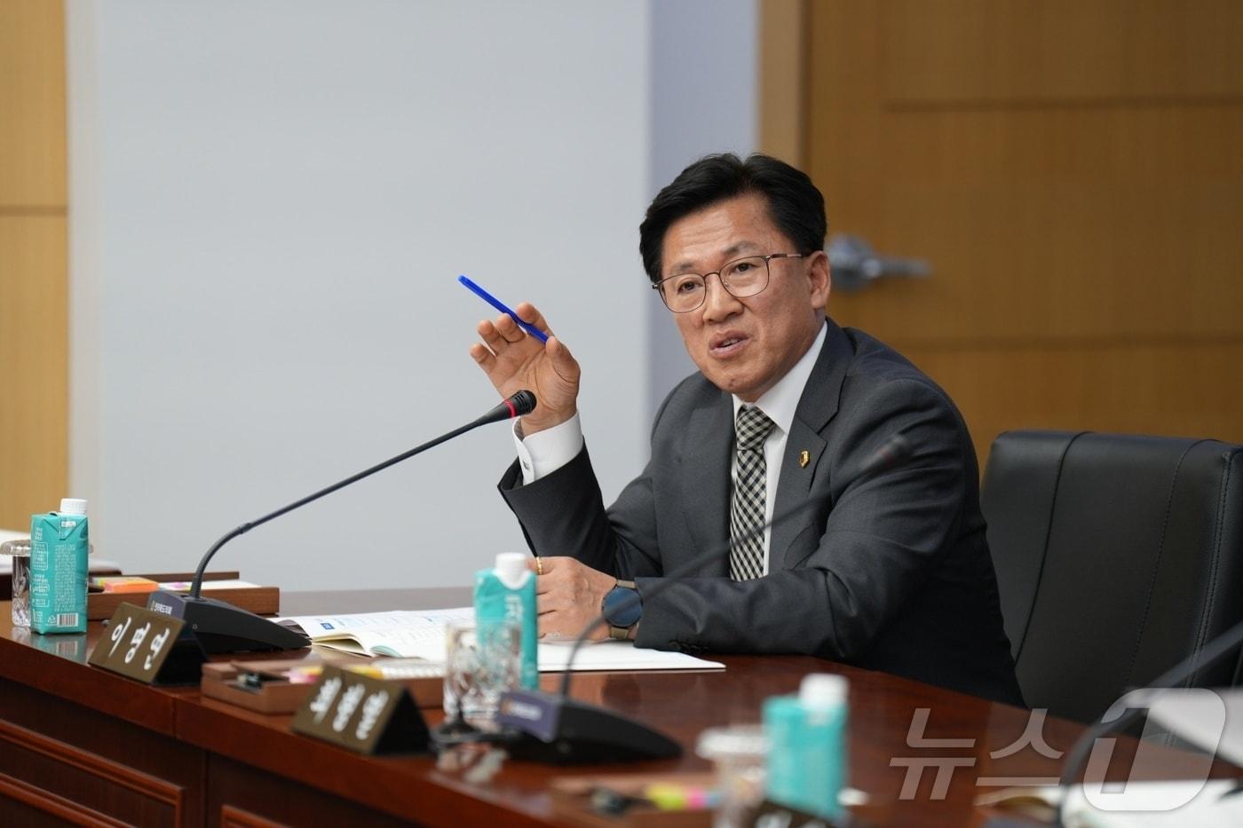 이명연 전북자치도의원이 발의한 ‘친환경 상패 이용 활성화 지원에 관한 조례 일부개정조례안’이 상임위인 농업복지환경위원회에서 원안 가결됐다.(의회제공. 재판매 및 DB금지)2025.2.20/뉴스1