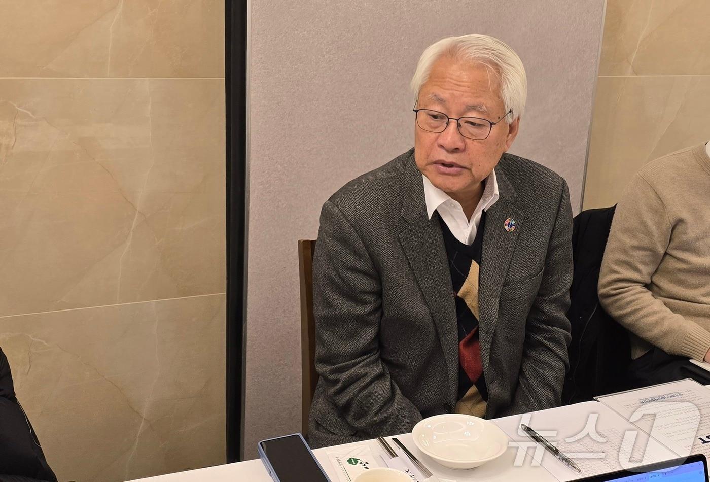 한국과학기술단체총연합회(과총)는 20일 서울 강남 한국과학기술회관에서 간담회를 열고 올해의 사업계획 등을 공유했다. 취재진 질문에 답하는 이태식 과총 회장./뉴스1 ⓒ News1 윤일지 기자.