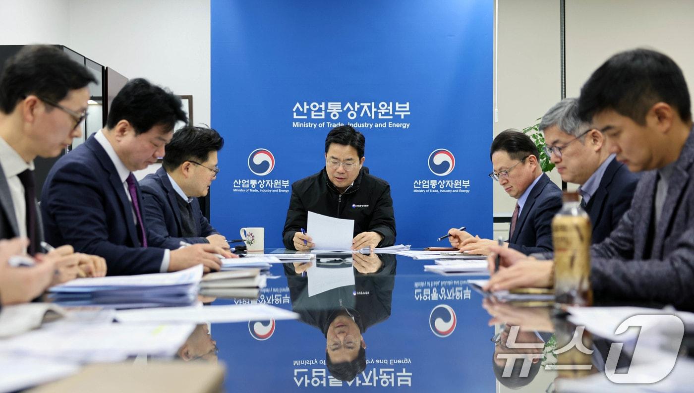 박성택 산업통상자원부 1차관이 20일 서울 종로구 정부서울청사에서 열린 '2025년 2월 품목별 수출동향 점검회의'를 주재하고 있다. (산업통상자원부 제공. 재판매 및 DB 금지) 2025.2.20/뉴스1