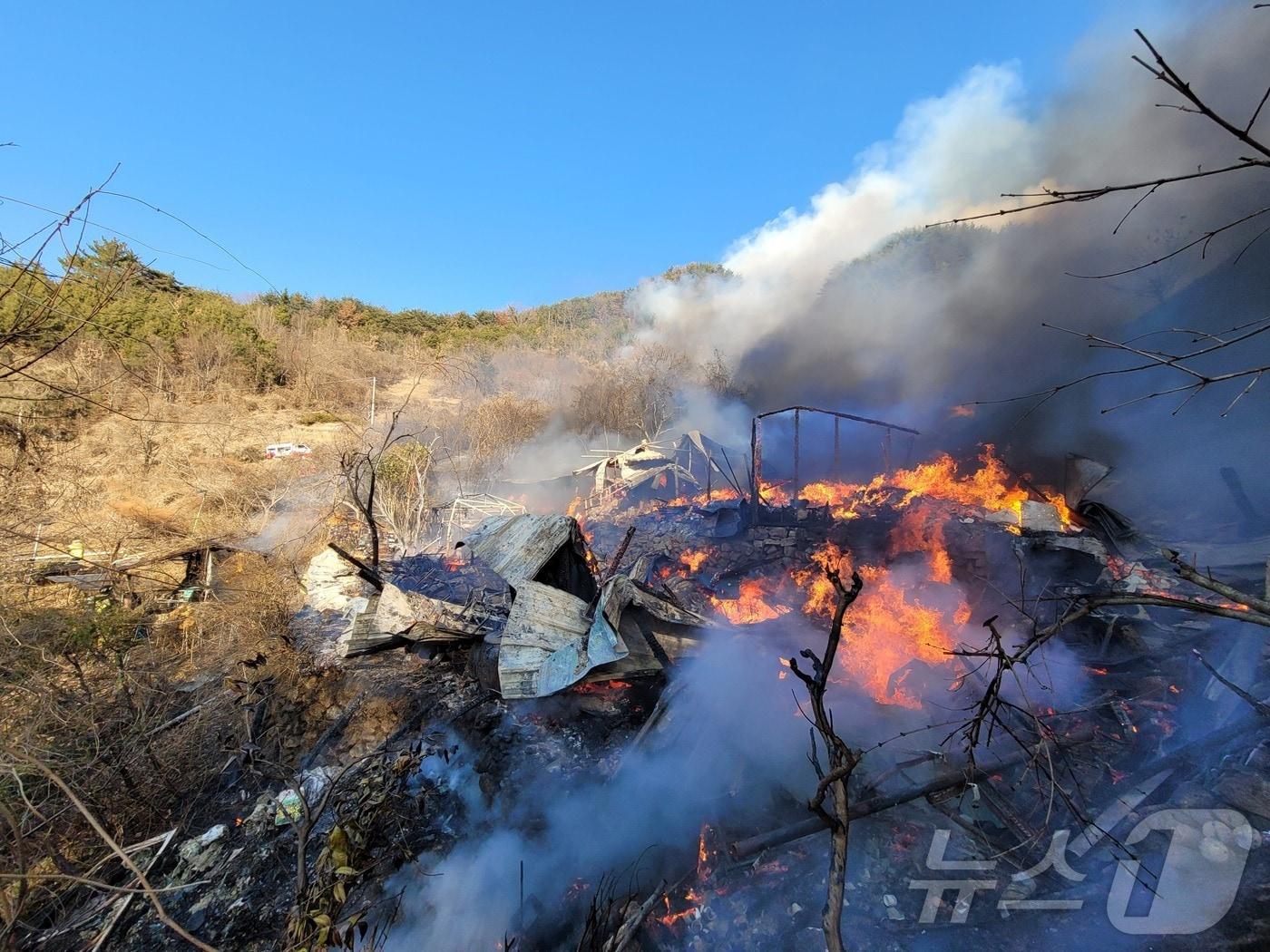 본문 이미지 - 화재 현장.(경남소방본부 제공)